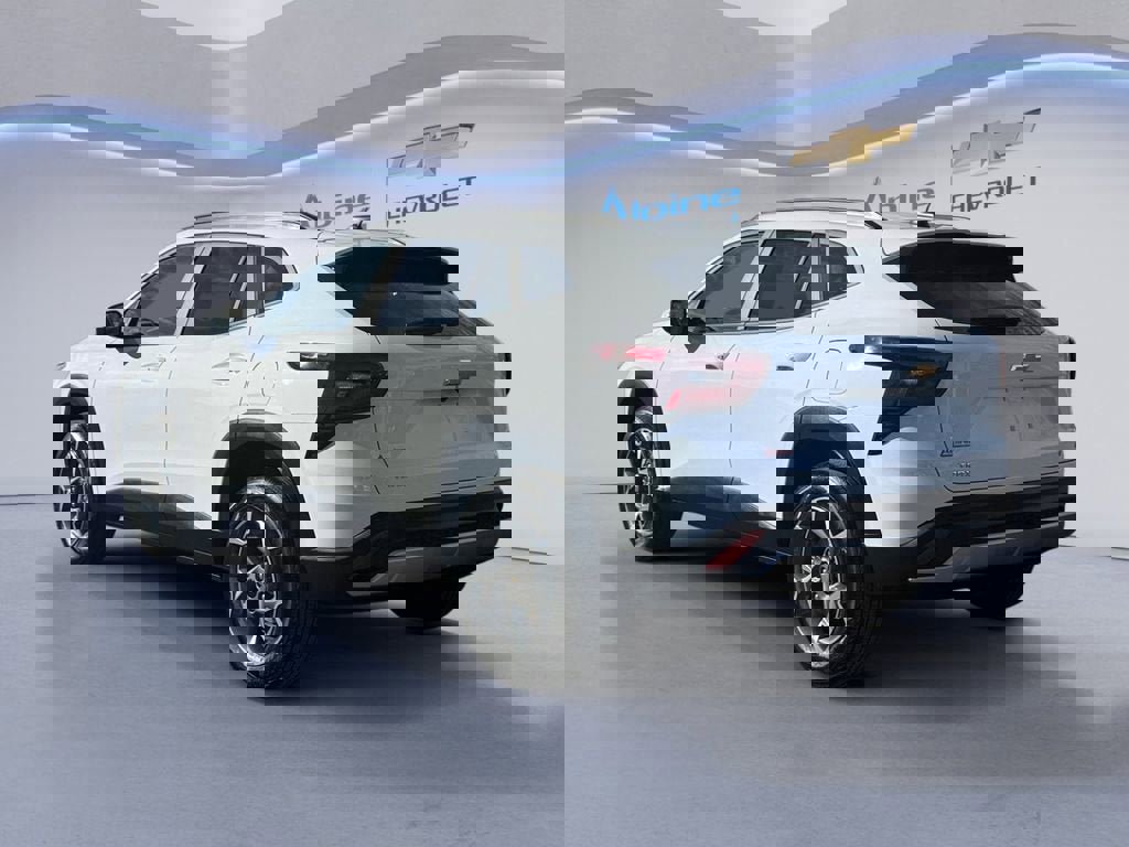 Used 2025 Chevrolet Trax LT w/ Driver Confidence Package image 3