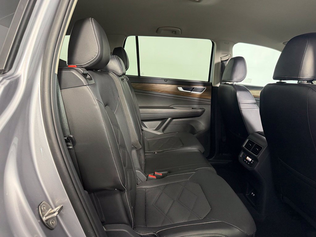 Used 2024 Volkswagen Atlas SE AWD/4WD image 17