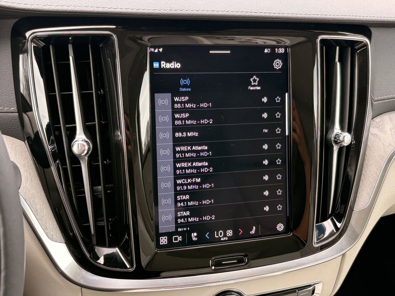 Certified 2025 Volvo V60 B5 Cross Country Ultra w/ Protection Package Premier image 29