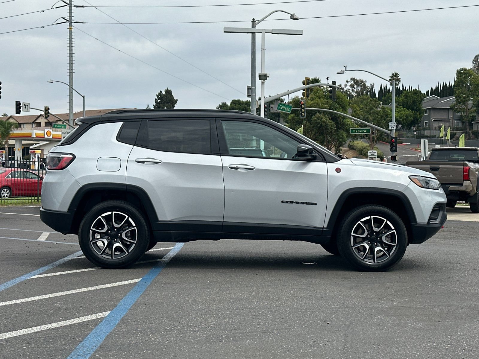 Used 2024 Jeep Compass Trailhawk AWD/4WD image 6