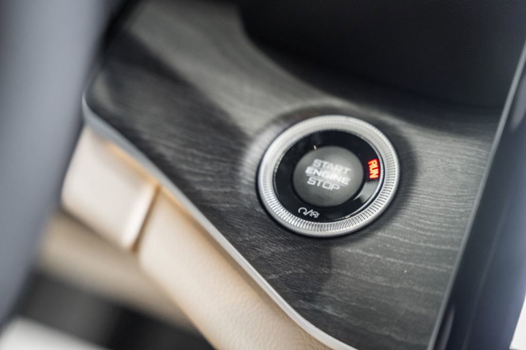 New 2025 Jeep Grand Cherokee L Limited w/ Luxury Tech Group II image 26