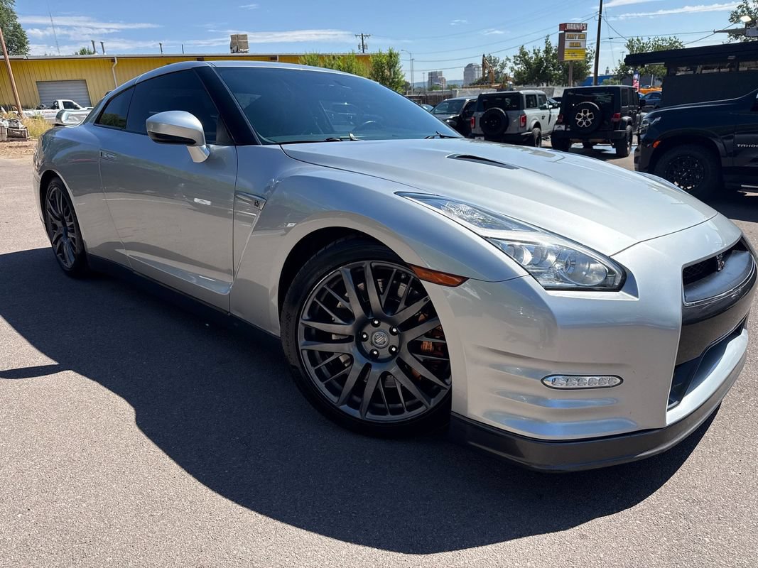 Used 2016 Nissan GT-R Premium AWD/4WD image 1