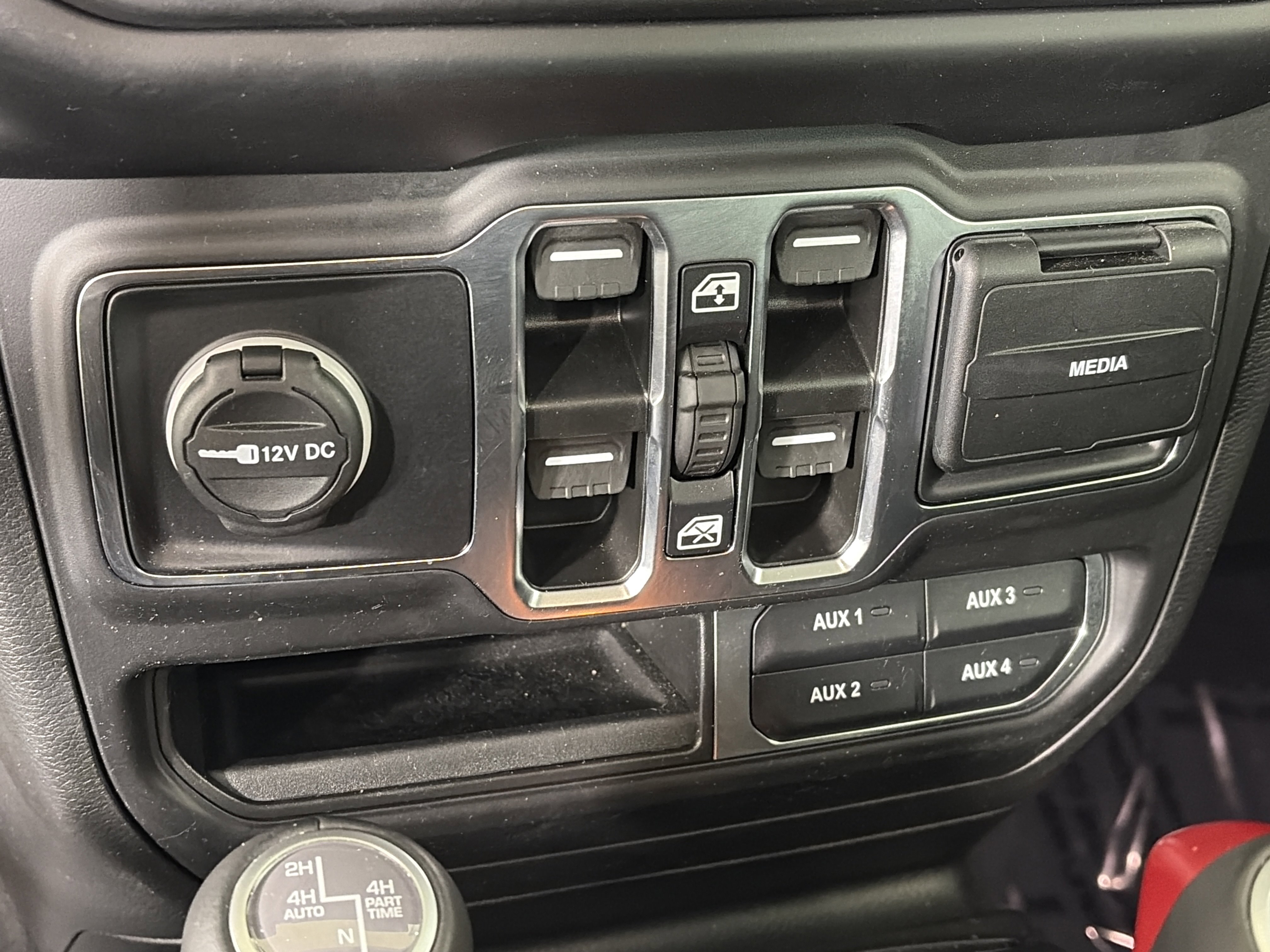 Used 2023 Jeep Wrangler Sahara w/ Cold Weather Group image 25