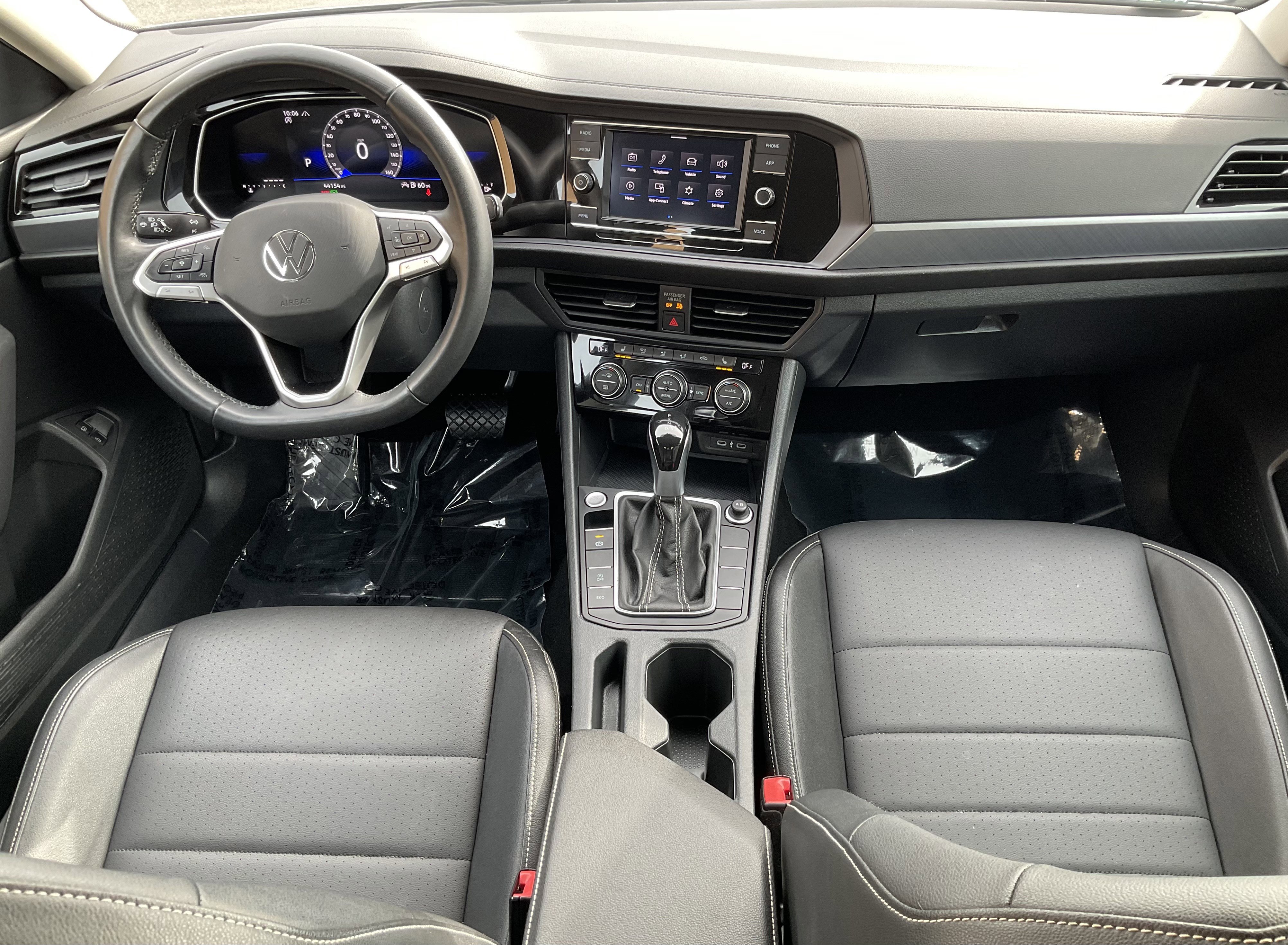 Used 2024 Volkswagen Jetta SE image 21