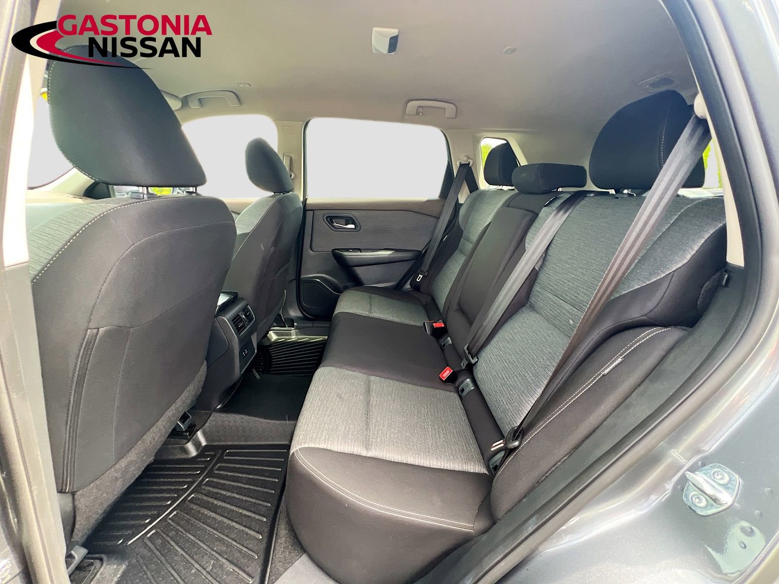 Used 2023 Nissan Rogue SV image 31