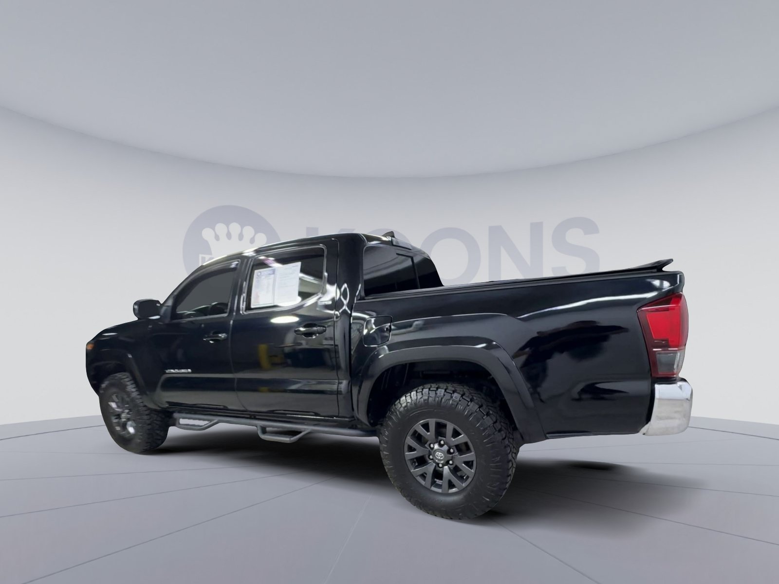 Used 2021 Toyota Tacoma SR5 RWD image 2