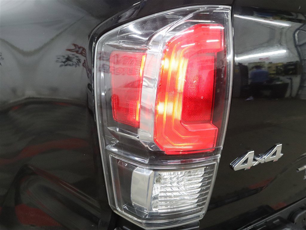 Used 2021 Toyota Tacoma Limited AWD/4WD image 7
