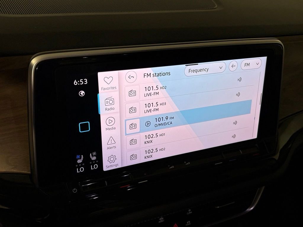 Used 2025 Volkswagen Atlas SE FWD image 24