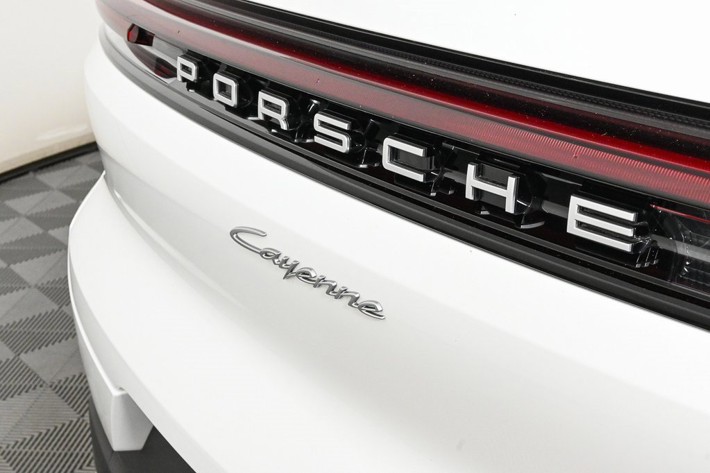 Used 2025 Porsche Cayenne image 38