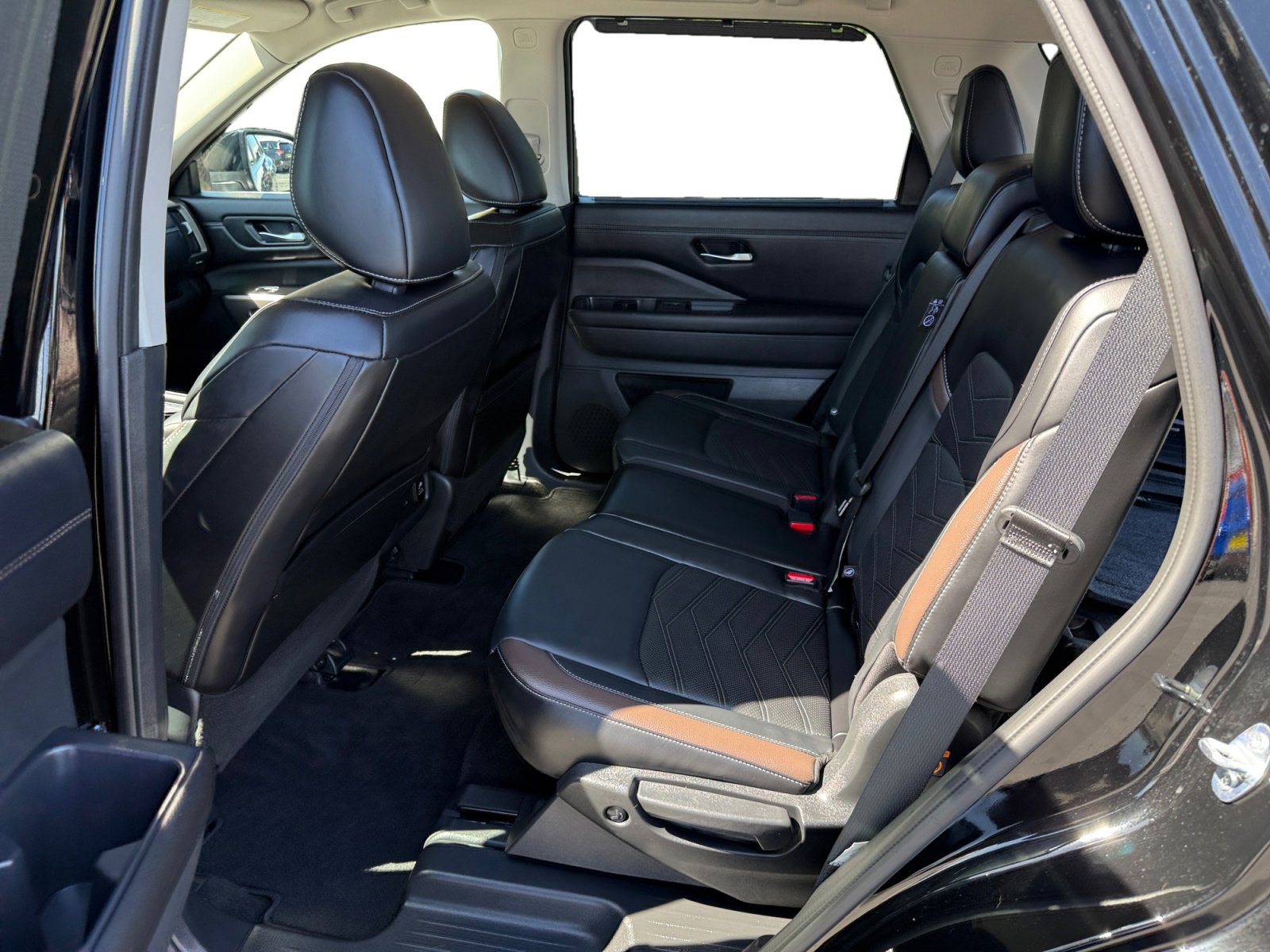 Used 2025 Nissan Pathfinder Platinum w/ Cargo Package AWD/4WD image 16