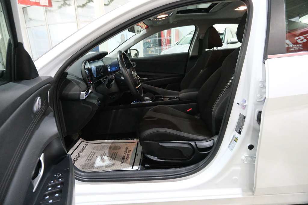 Used 2025 Hyundai Elantra SEL FWD image 16