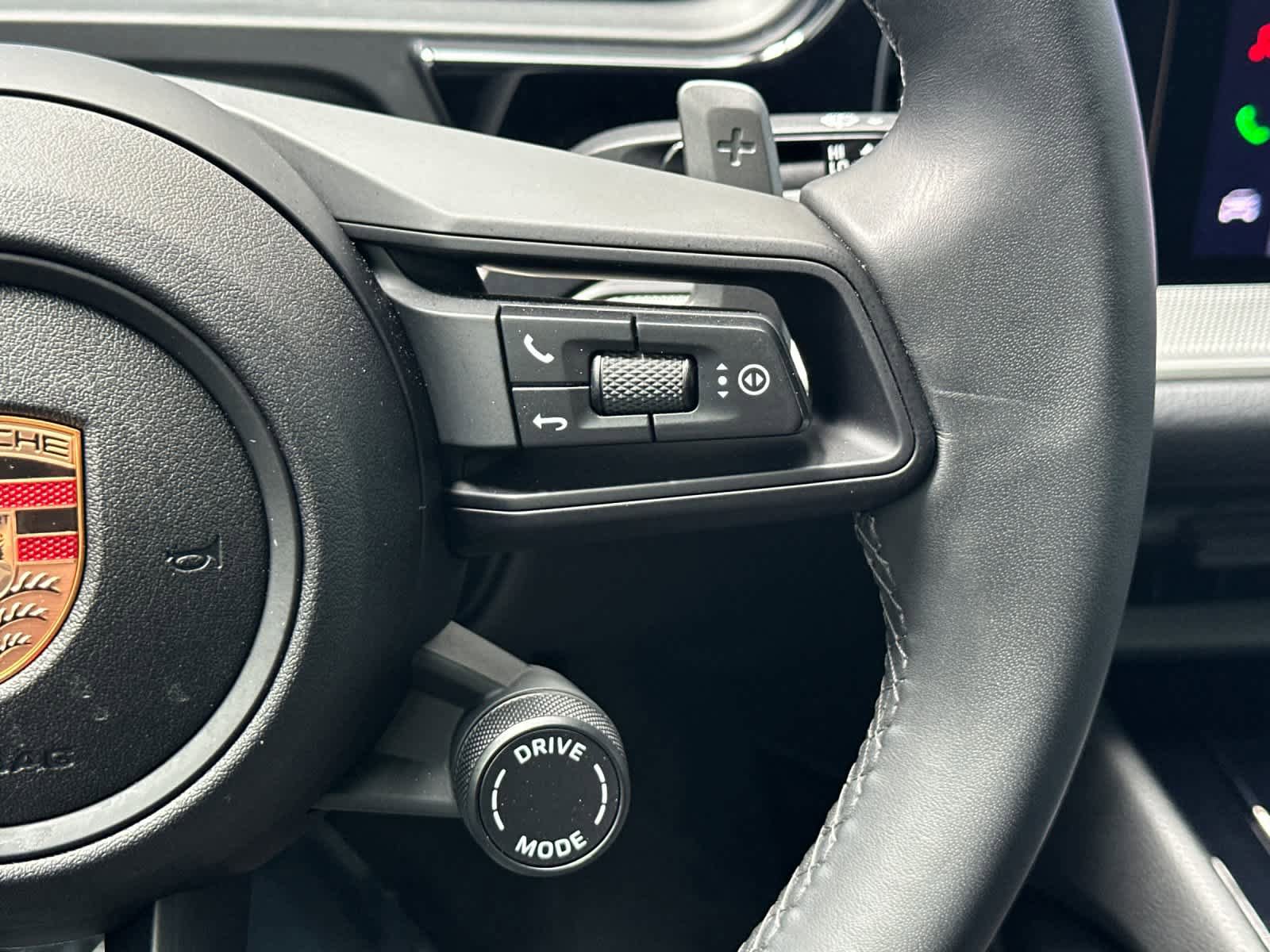 Certified 2025 Porsche Cayenne AWD/4WD image 28