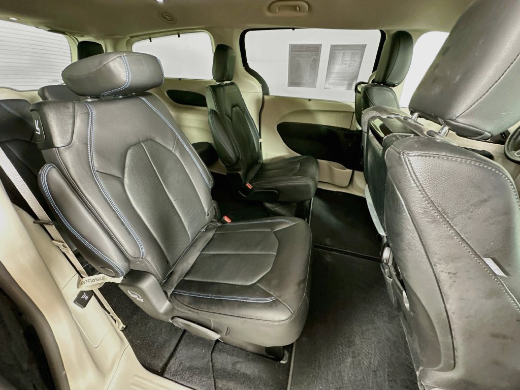 Certified 2021 Chrysler Pacifica Touring-L w/ Uconnect Theater Family Group AWD/4WD image 38