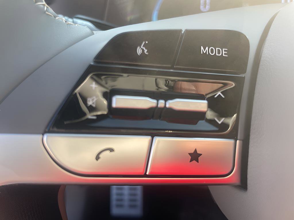 Used 2025 Hyundai Elantra Sport image 14