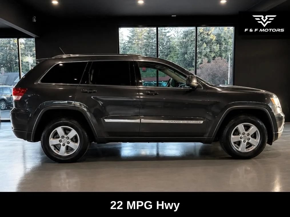 Used 2011 Jeep Grand Cherokee Laredo AWD/4WD image 3