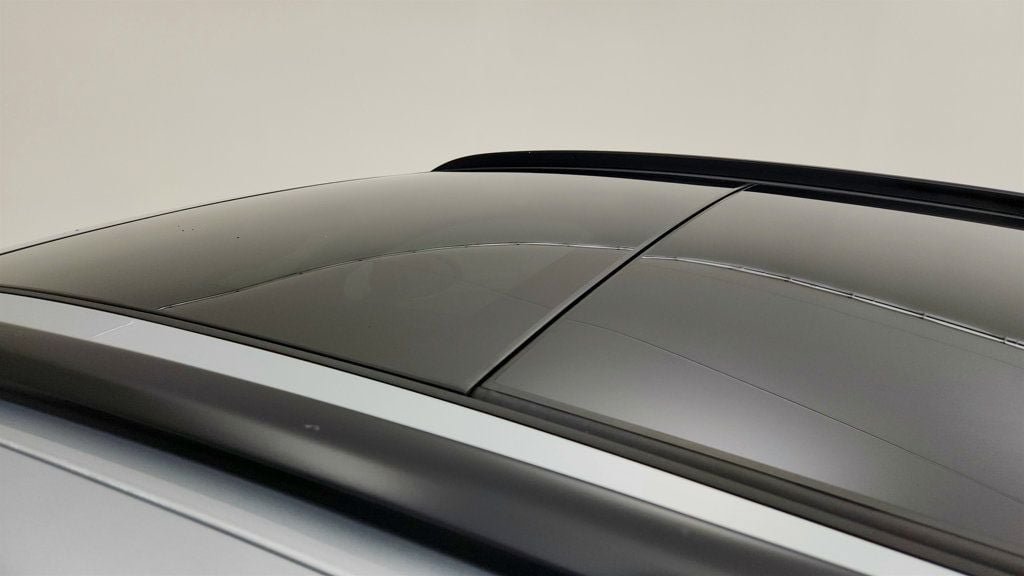 Used 2025 Porsche Macan AWD/4WD image 10