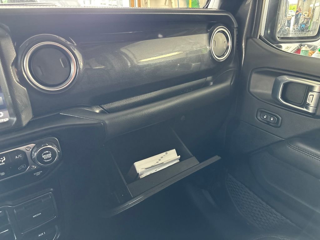 Used 2022 Jeep Wrangler Unlimited Sahara AWD/4WD image 59