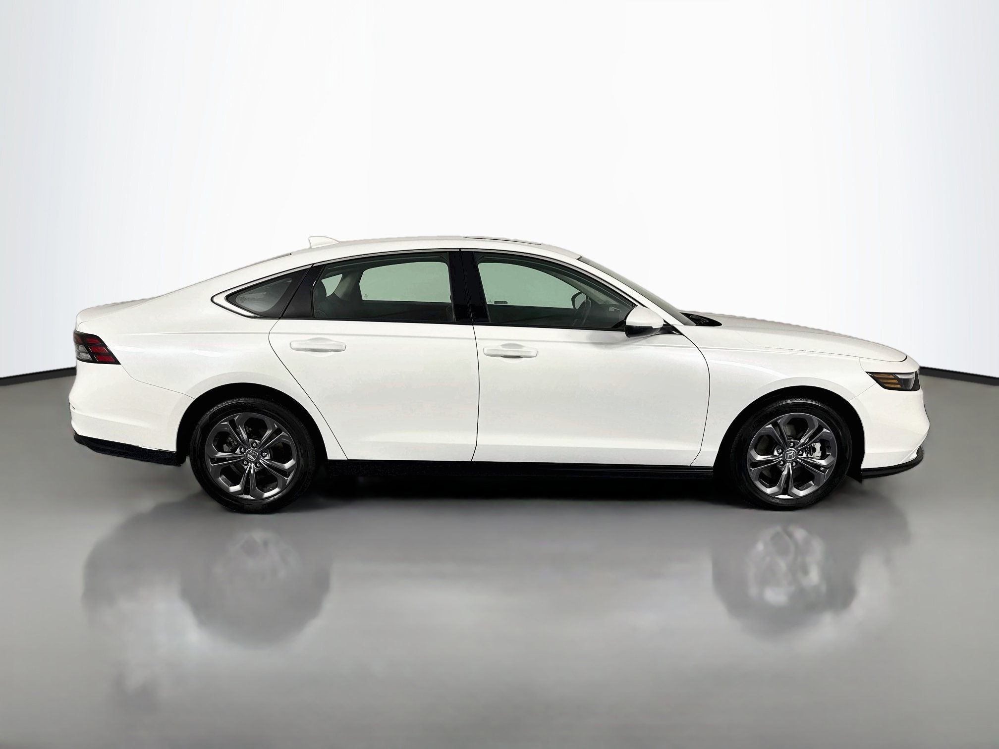 Certified 2024 Honda Accord EX-L image 4