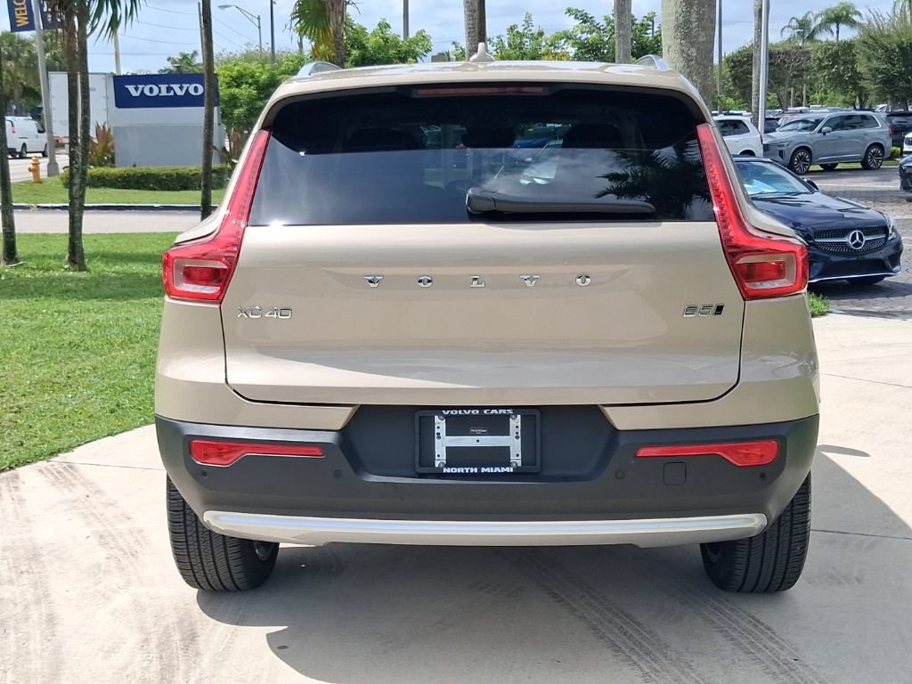 Certified 2025 Volvo XC40 B5 Ultra w/ Protection Package AWD/4WD image 5