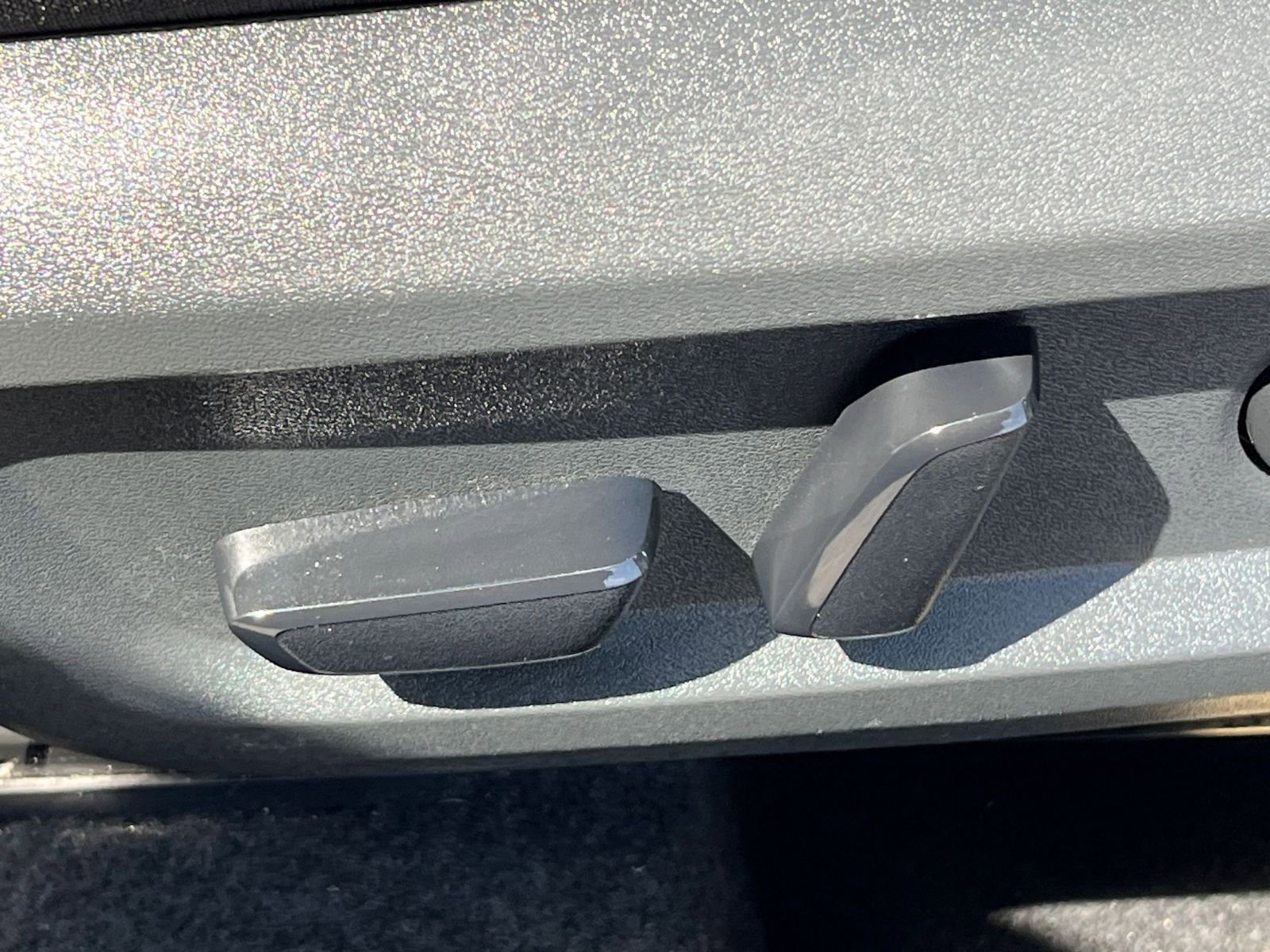 Used 2025 Nissan Rogue SV FWD image 22