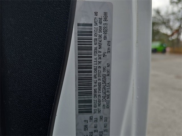 Used 2017 Jeep Wrangler Unlimited Sahara w/ Connectivity Group image 28