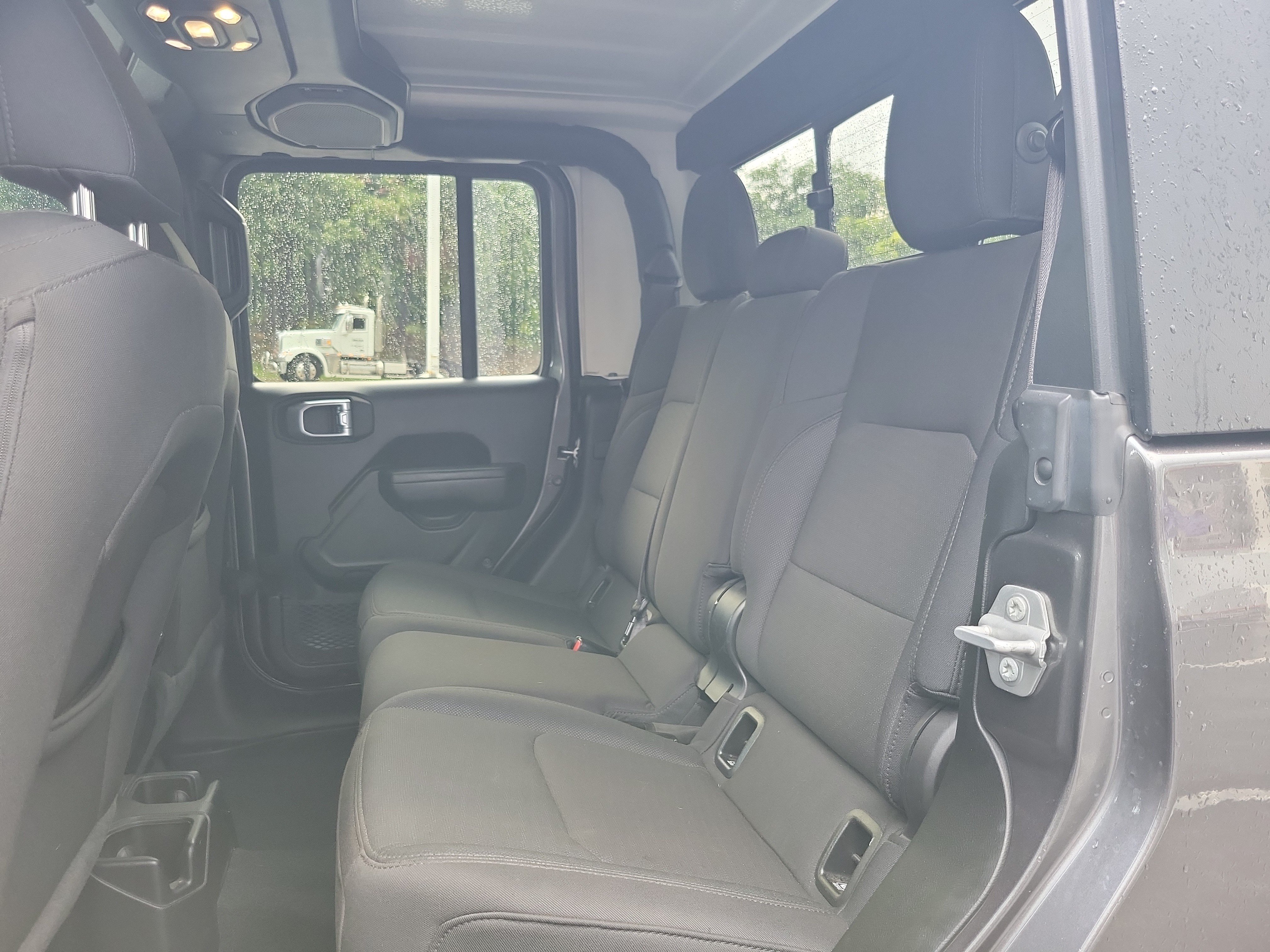 Used 2022 Jeep Gladiator Sport AWD/4WD image 9