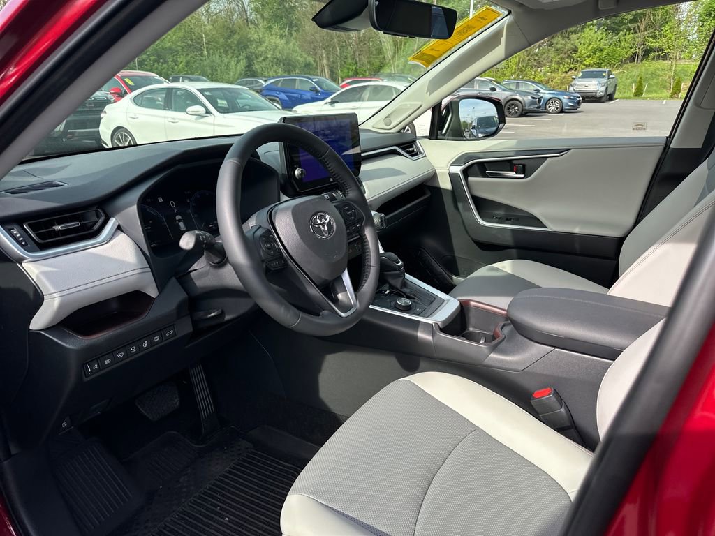 Used 2025 Toyota RAV4 Limited w/ Advanced Technology Package image 9