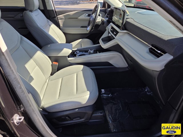 Certified 2025 Ford Explorer Active w/ Active Comfort Package RWD image 16