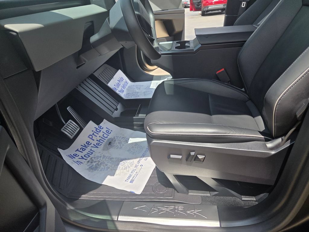Used 2024 Tesla Cybertruck AWD Crew Cab image 16