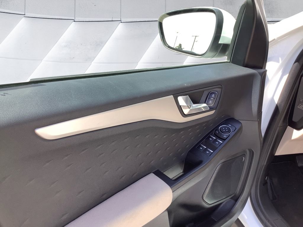 Used 2020 Ford Escape SE image 12