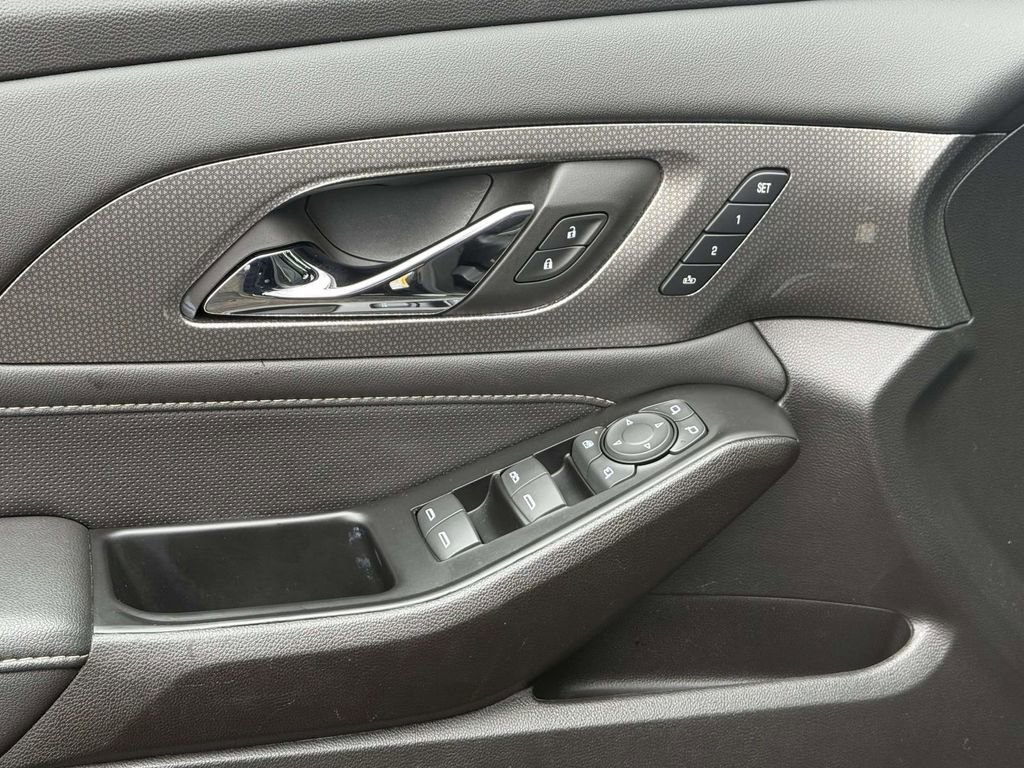 Used 2023 Chevrolet Traverse Premier w/ Redline Edition image 13