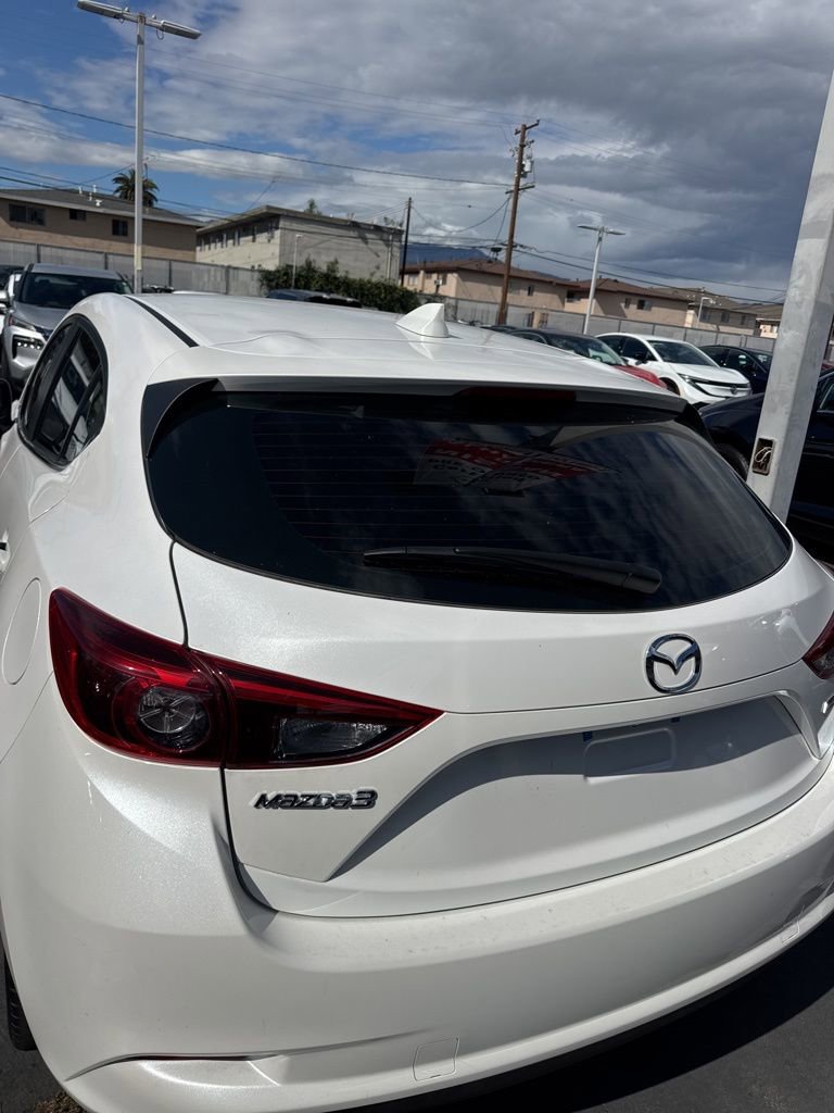 Used 2018 MAZDA MAZDA3 Grand Touring w/ Premium Equipment Package FWD image 4