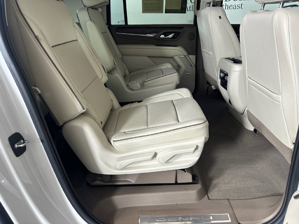Used 2021 GMC Yukon XL Denali AWD/4WD image 15