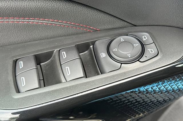 Used 2025 Chevrolet Trax RS w/ Sunroof Package FWD image 12