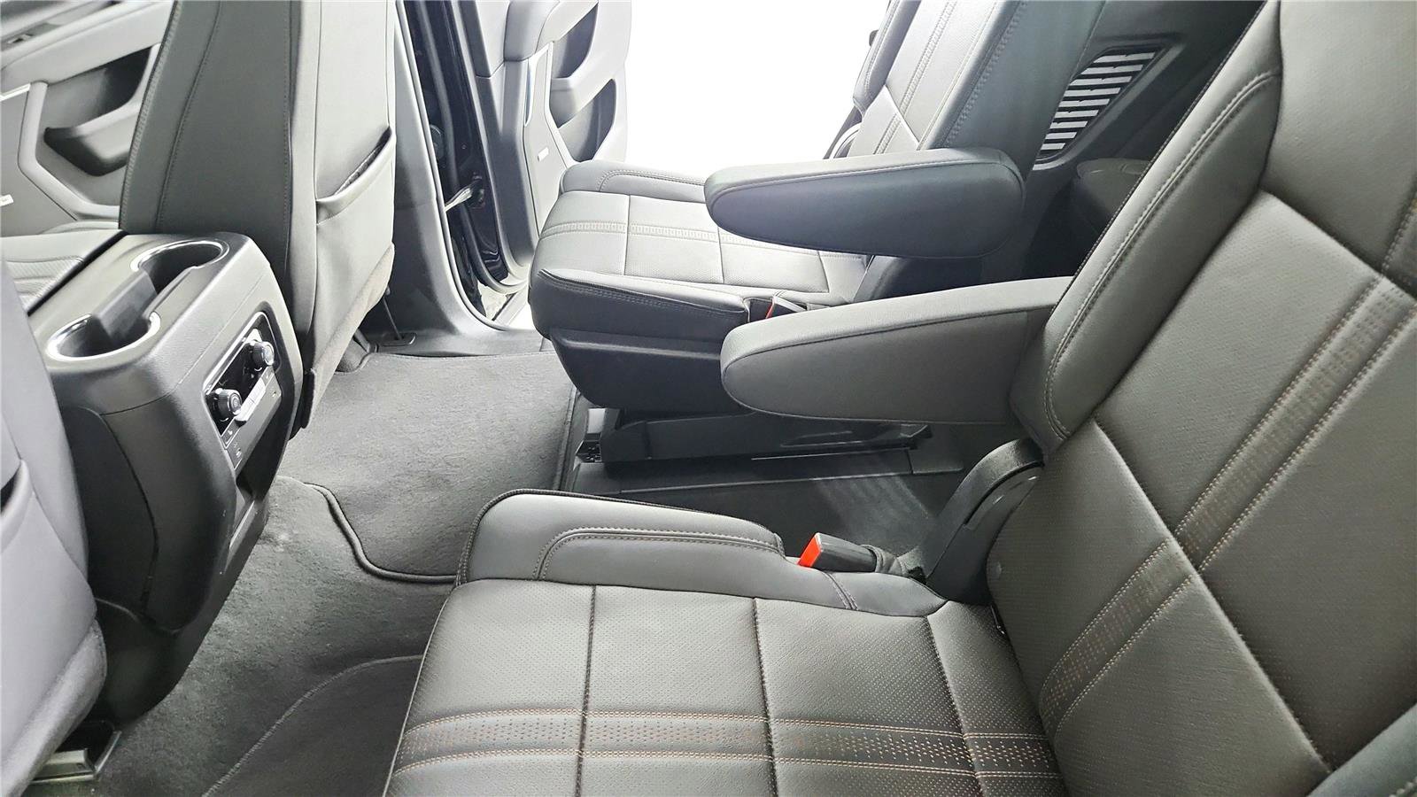 Used 2025 Chevrolet Tahoe High Country image 18