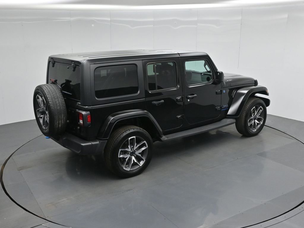 Used 2024 Jeep Wrangler Unlimited AWD/4WD image 39