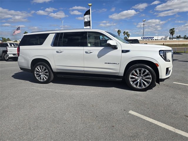 Used 2022 GMC Yukon XL Denali image 4