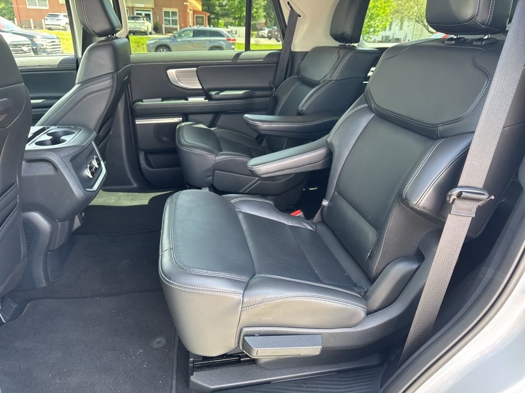 Used 2025 Ford Expedition Platinum AWD/4WD image 6