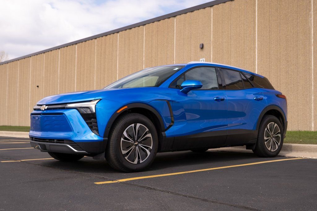 New 2025 Chevrolet Blazer EV LT w/ Super Cruise Package AWD/4WD image 4
