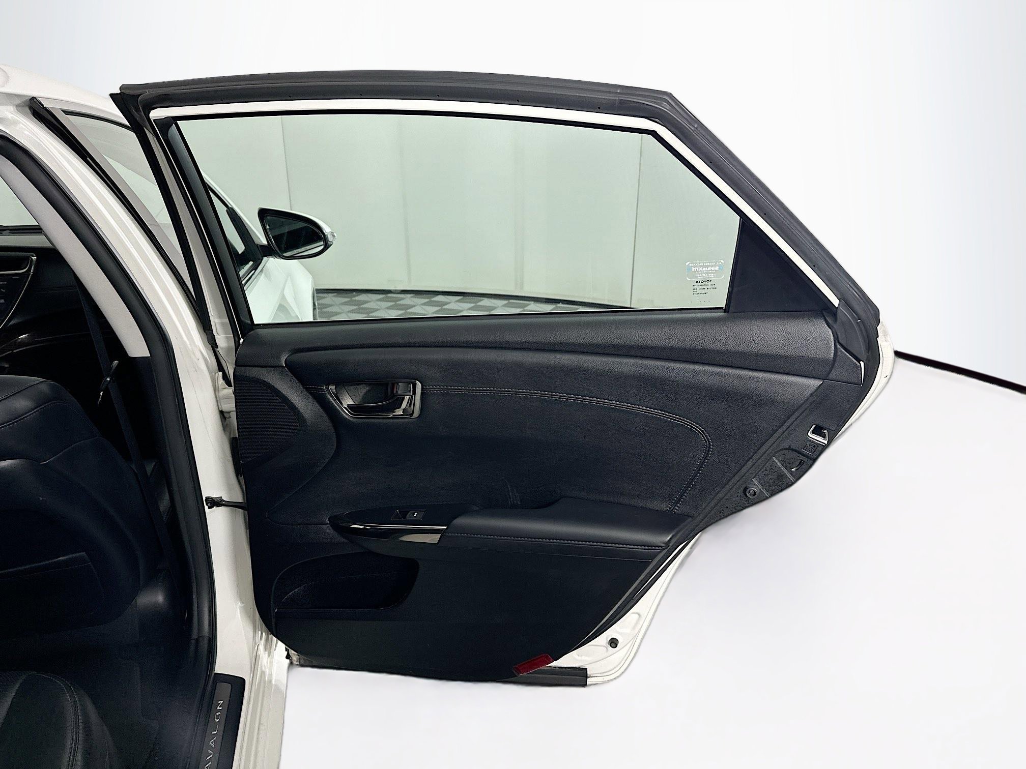 Used 2014 Toyota Avalon Limited image 29