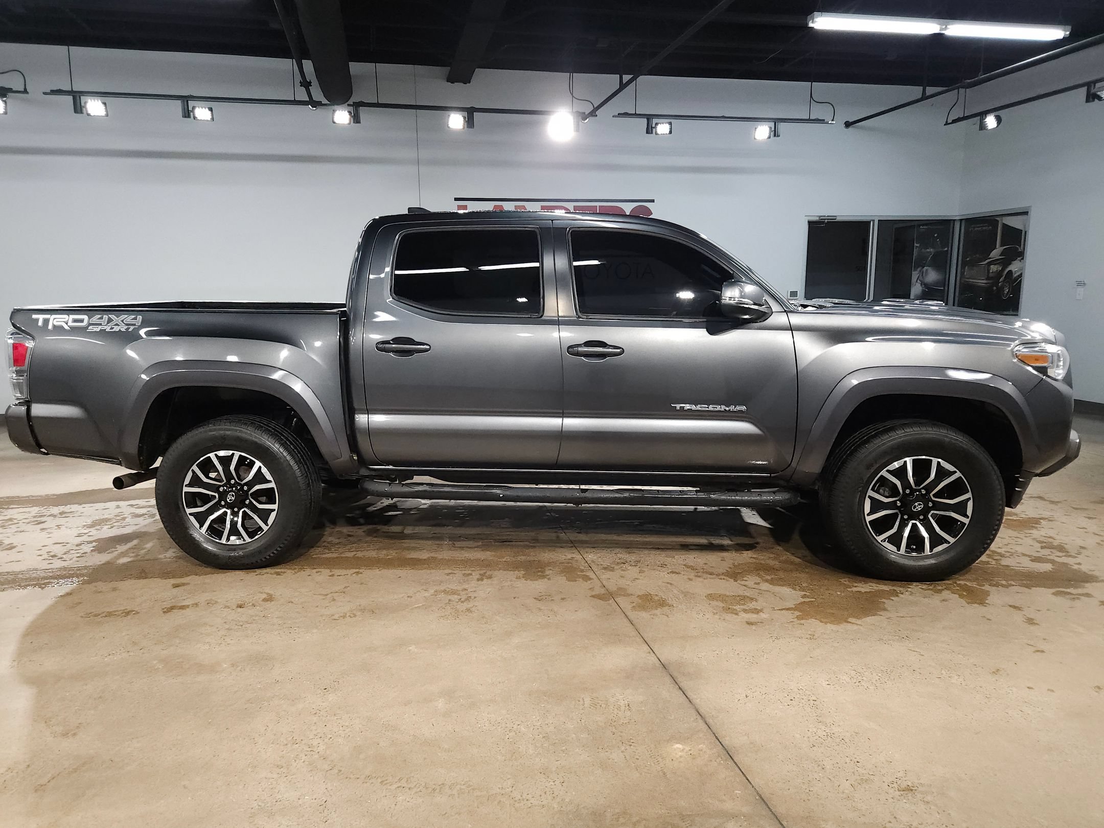 Used 2020 Toyota Tacoma TRD Sport w/ Technology Package AWD/4WD image 8