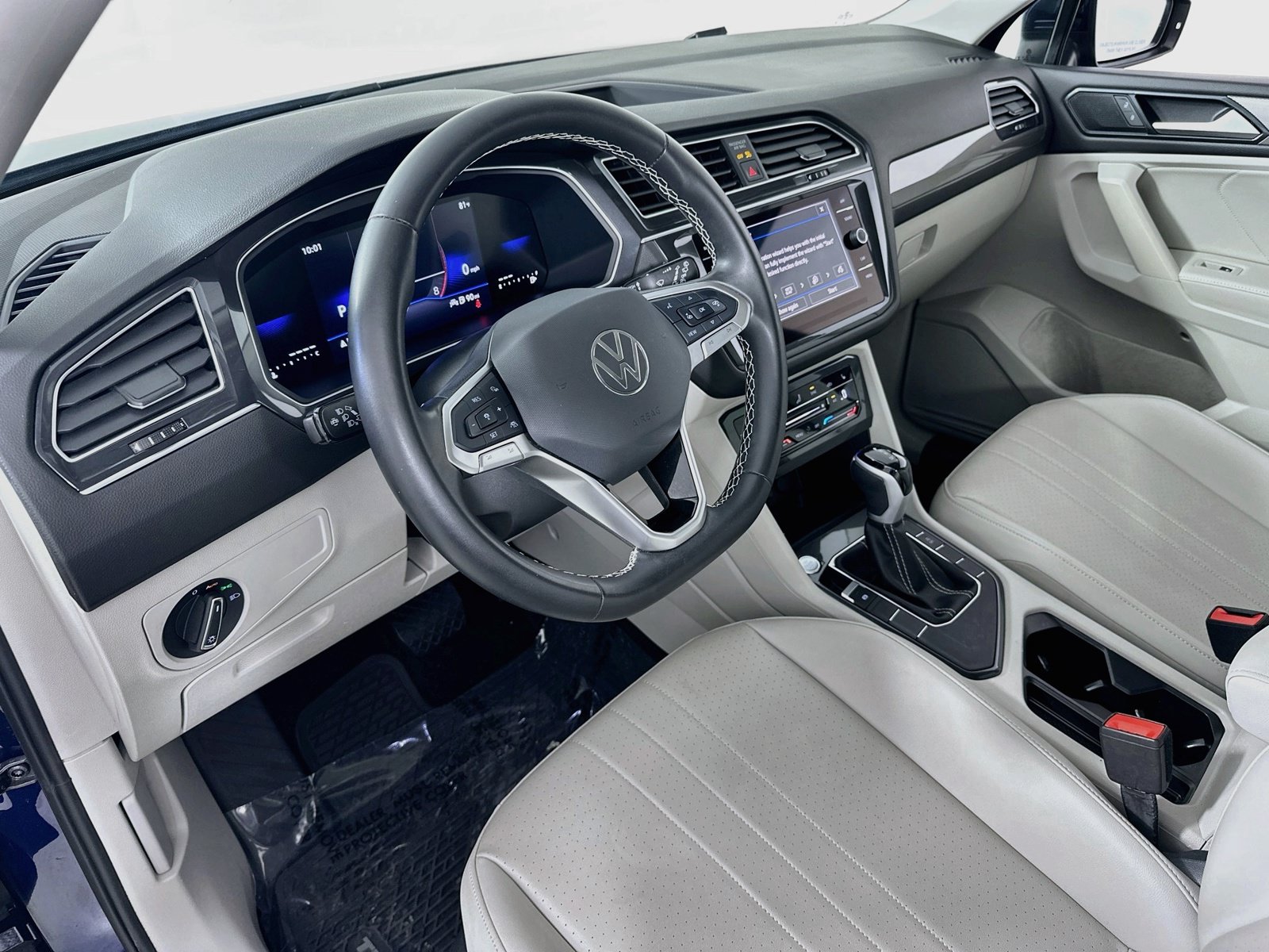 Used 2024 Volkswagen Tiguan SE FWD image 9