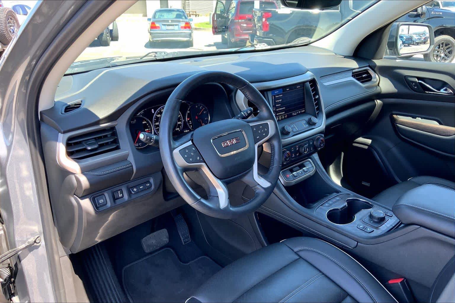Used 2022 GMC Acadia Denali w/ Denali Ultimate Package AWD/4WD image 17