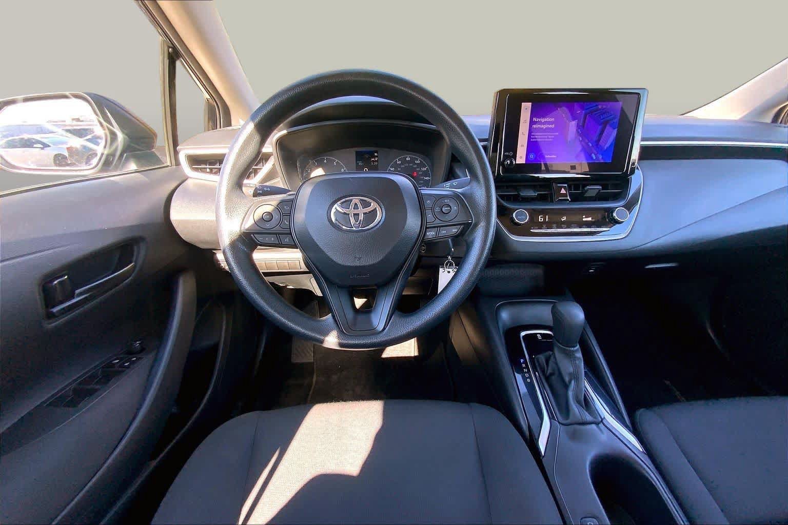 Used 2025 Toyota Corolla LE FWD image 6
