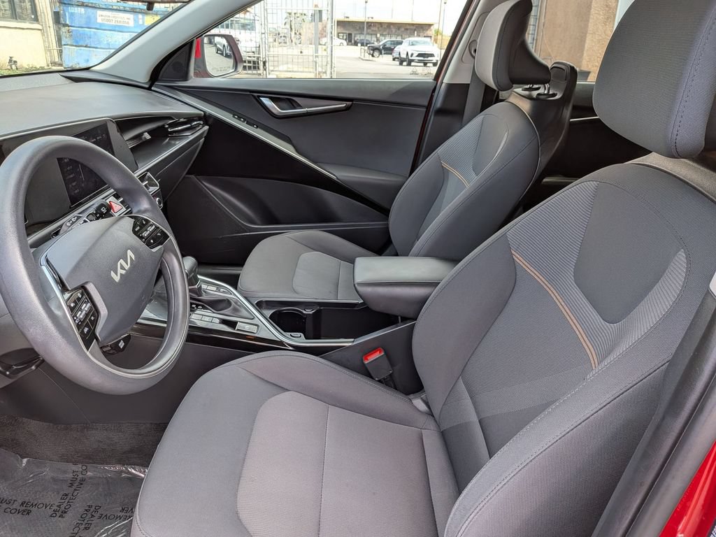 Used 2025 Kia Niro LX FWD image 15
