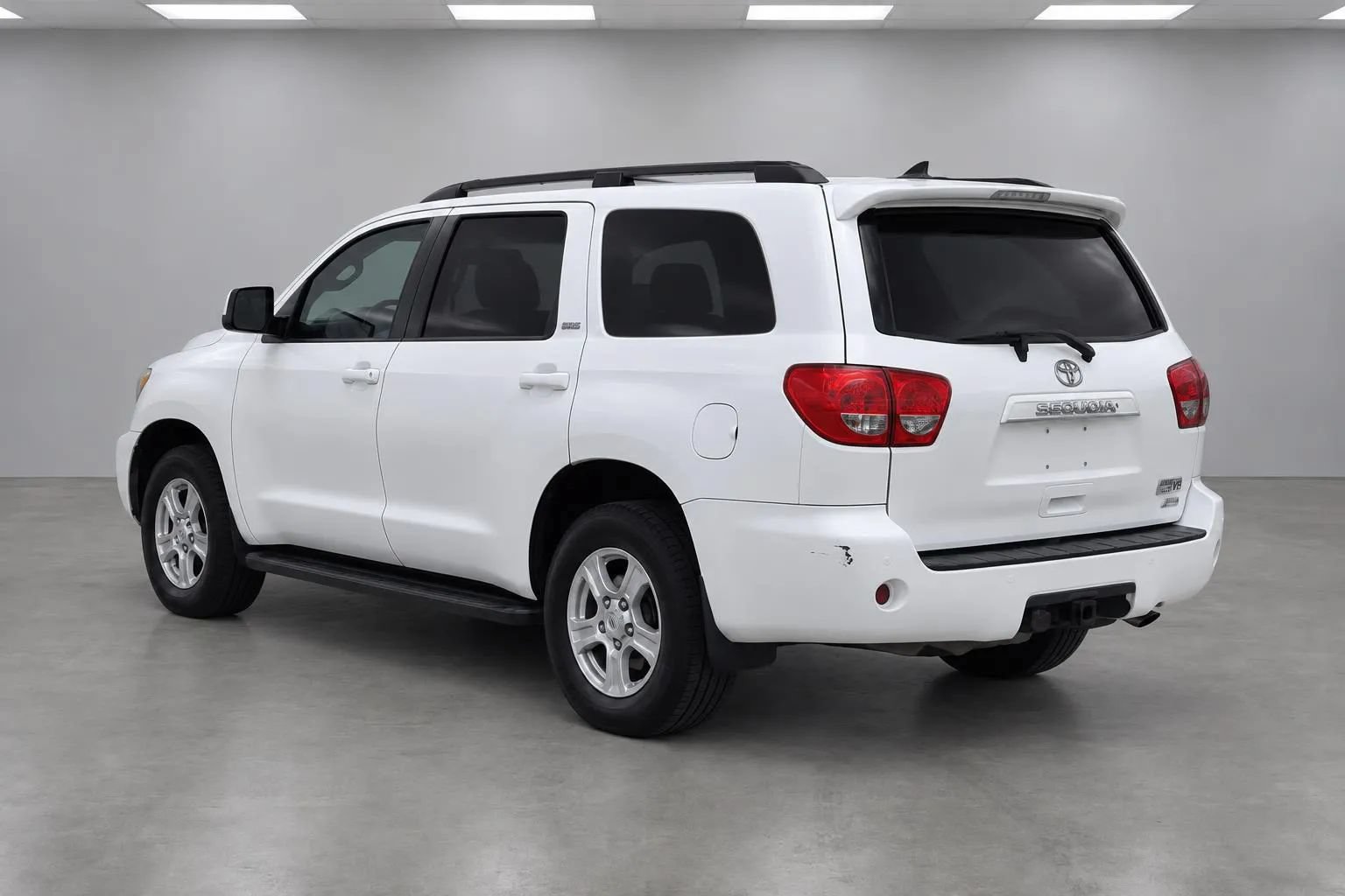 Used 2016 Toyota Sequoia SR5 w/ Premium Package AWD/4WD image 17
