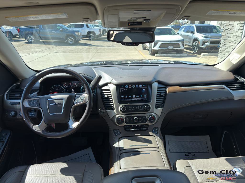 Used 2020 GMC Yukon XL Denali w/ Denali Premium Package AWD/4WD image 19