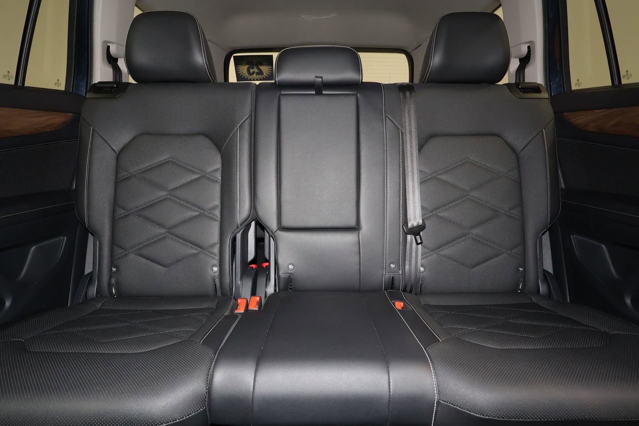 Used 2025 Volkswagen Atlas SE image 30