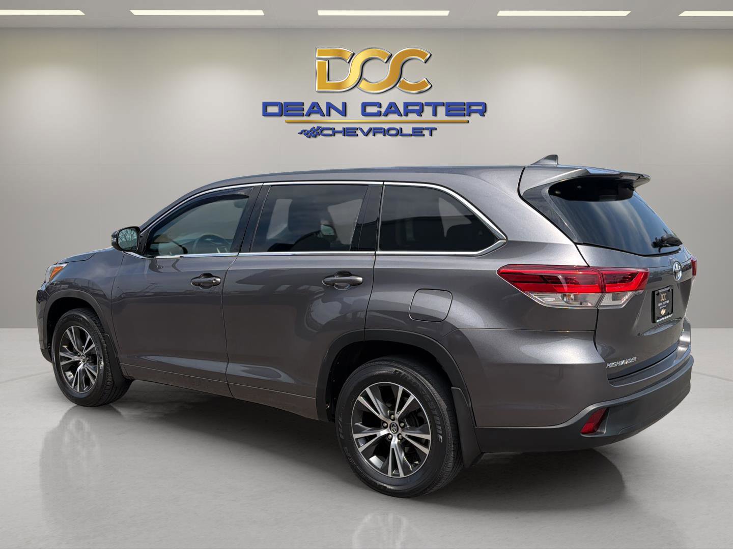 Used 2017 Toyota Highlander Plus w/ Carpet Mat Package AWD/4WD image 3