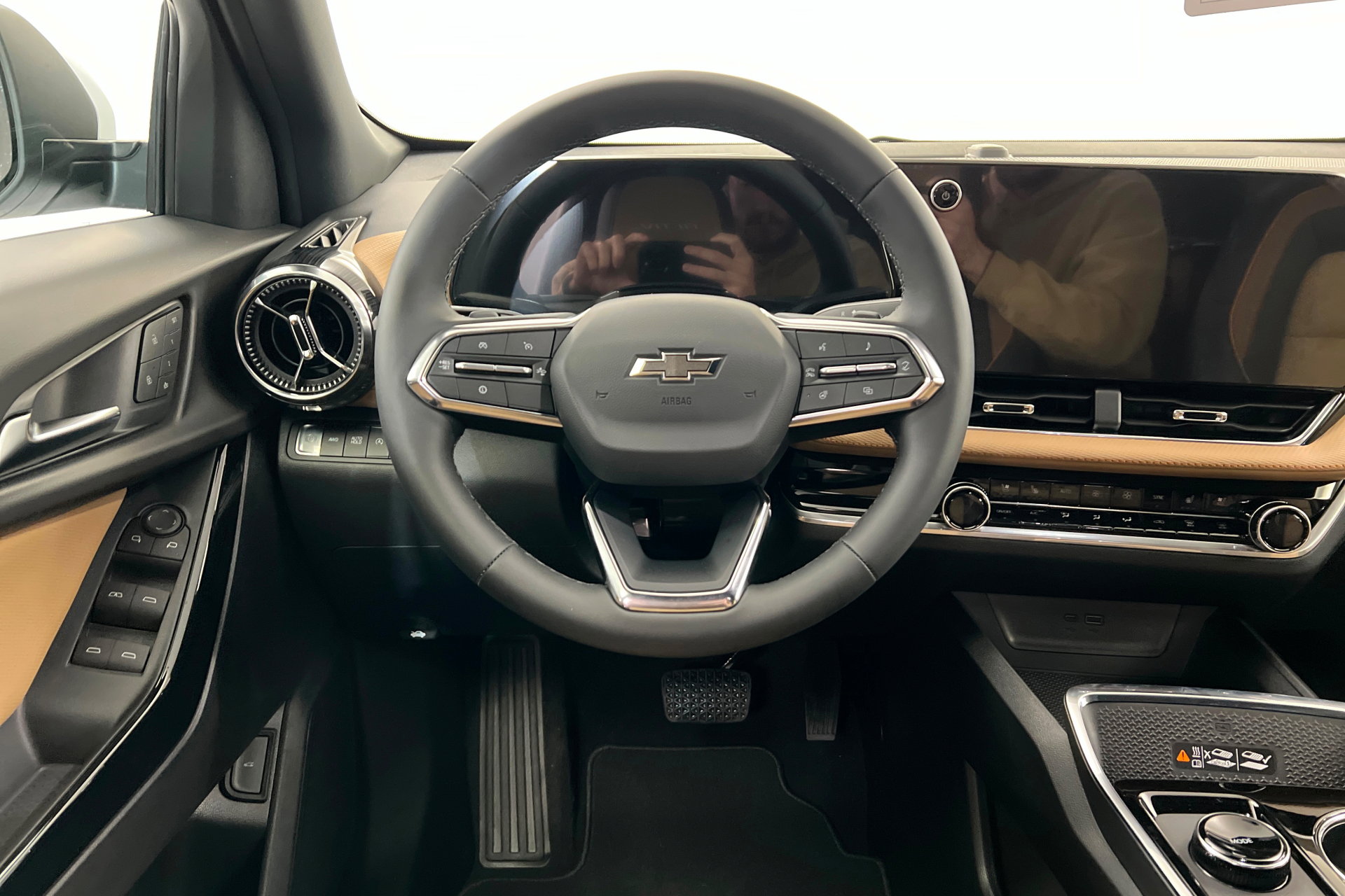 New 2026 Chevrolet Equinox ACTIV w/ Convenience Package III image 13